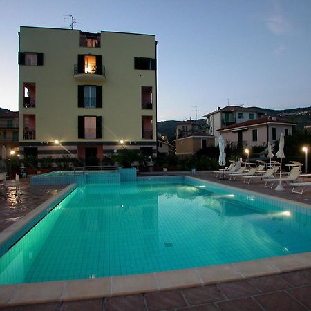 Residence Le Saline Борджо-Верецці Екстер'єр фото