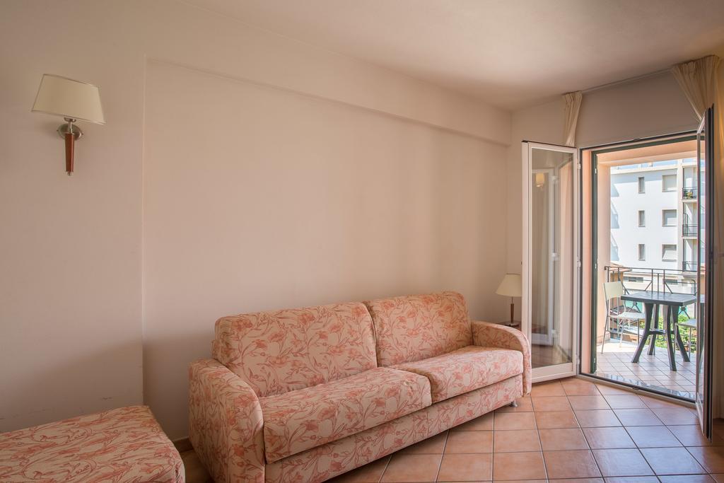 Residence Le Saline Борджо-Верецці Екстер'єр фото